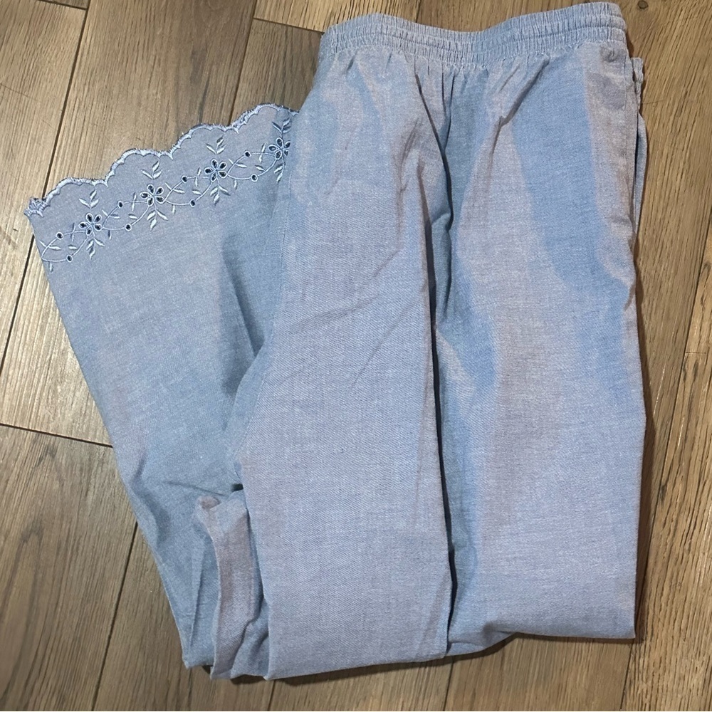 ALFRED DUNNER vintage fabric pants with floral embellishments capri size 24w